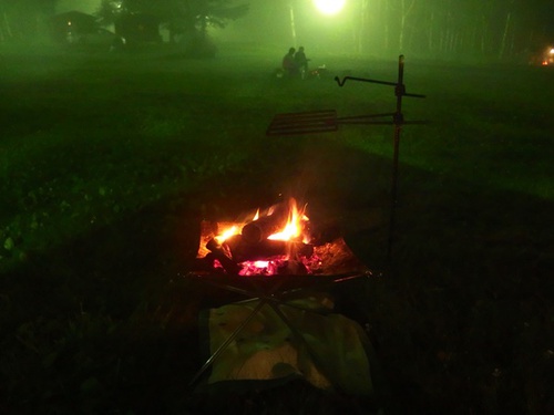 焚き火に集う　靄の中のソロキャンプの続き