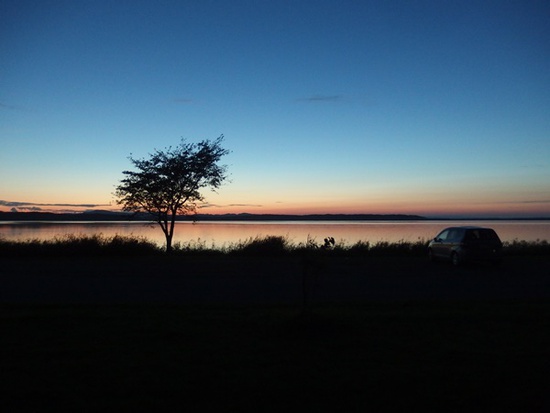 夕日の綺麗な湖でソロキャンプ