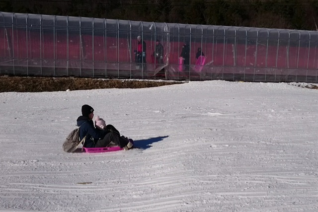 K子　初めての雪遊び