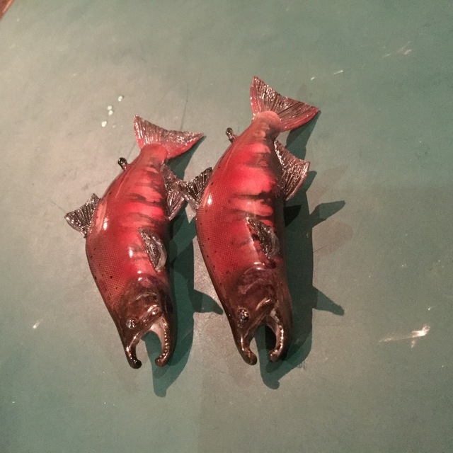 秋鱒ブローチ