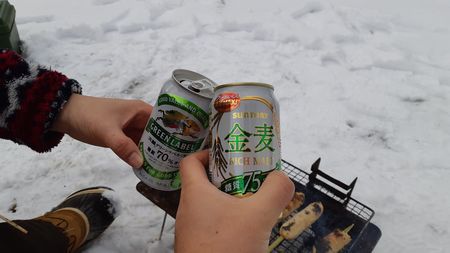 けむりで身も心も清めたあとはホルモン & ビールで乾杯！　北海道は某町某所某広場？