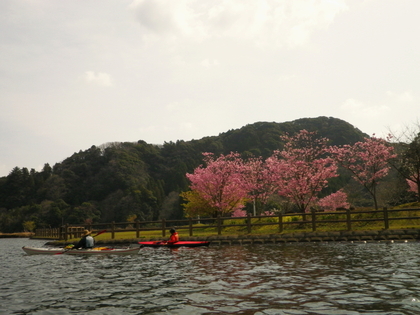 のんびり亀山湖を散策 ♪