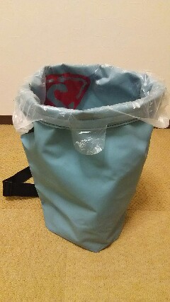 ニトリのドライバッグをゴミ箱にしてみる