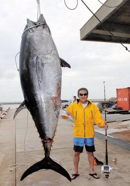 【話題】松方弘樹が361kgのマグロを釣り上げ事故記録更新