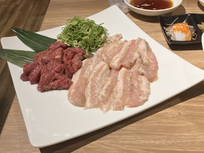 人間てさ、とりあえず肉食っときゃ幸せなんじゃね？