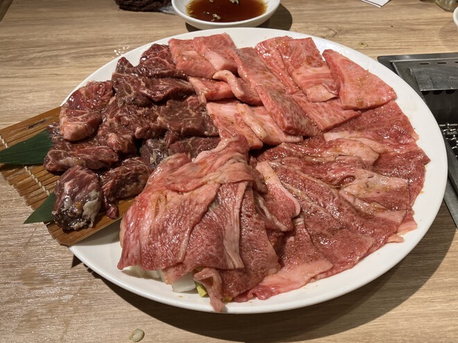 人間てさ、とりあえず肉食っときゃ幸せなんじゃね？