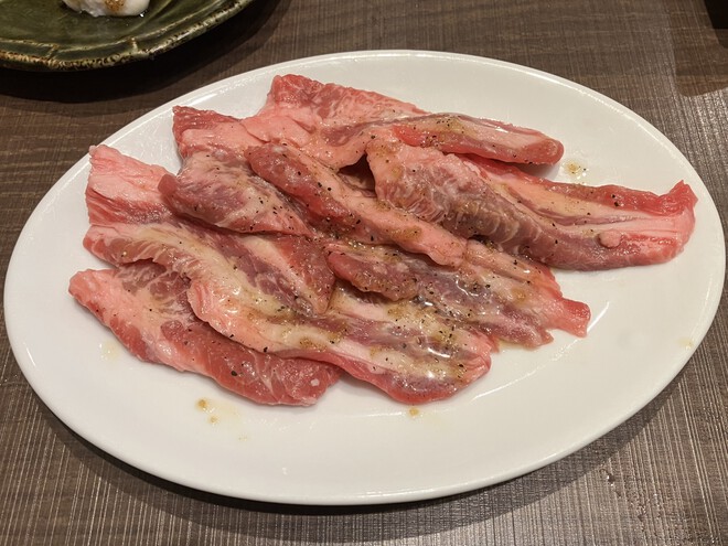 人間てさ、とりあえず肉食っときゃ幸せなんじゃね？