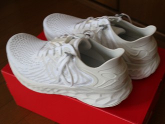new balance #32 FRESH FOAM M1080A11 9.5 WHT 2E