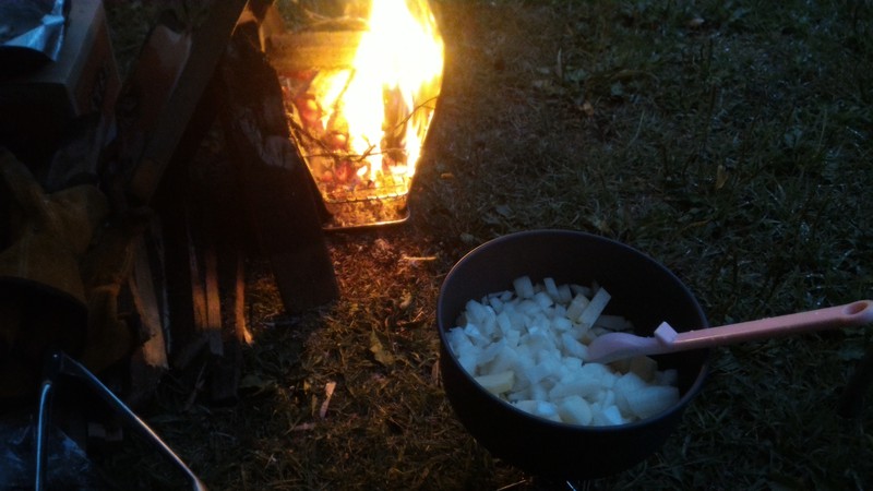 キャンプ食、牛の煮込みと露天風呂