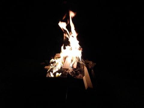 雨の青野原オートキャンプ場で焚き火満喫