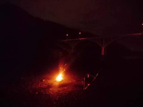 5か月ぶりの完ソロ！某橋の見える河原で焚き火を楽しんで来ました