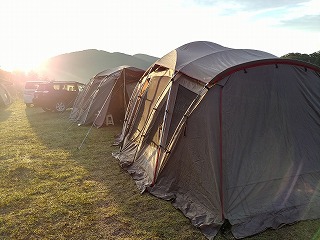 強風と雨と晴天と。広さと自由さが自慢。　－ マキノ高原キャンプ場 －