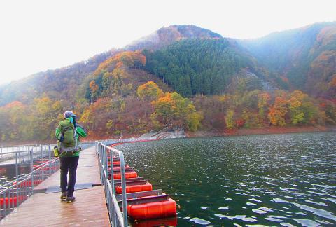 浮橋渡って三頭山♪