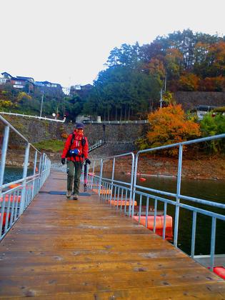 浮橋渡って三頭山♪