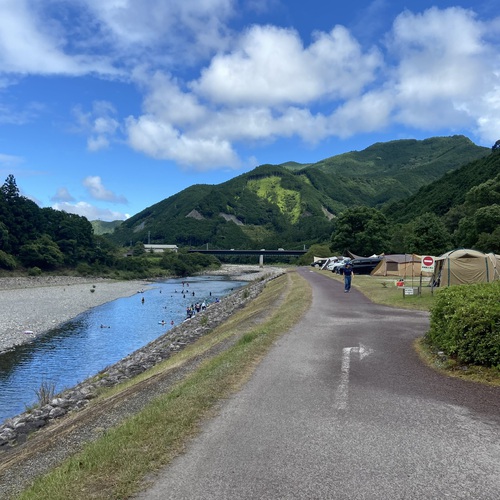 【夏は川遊び】キャンプinn海山の林間サイトで雨キャンプしてきました。