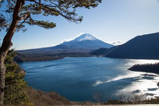 本栖湖 中ノ倉峠展望地