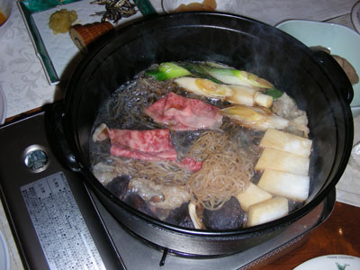 笠間の畑の下仁田ネギですき焼きです