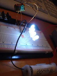 単三１本でＬＥＤ４灯