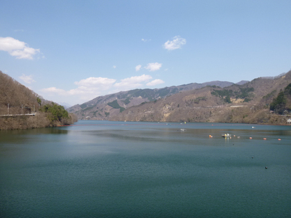 春陽の草木湖