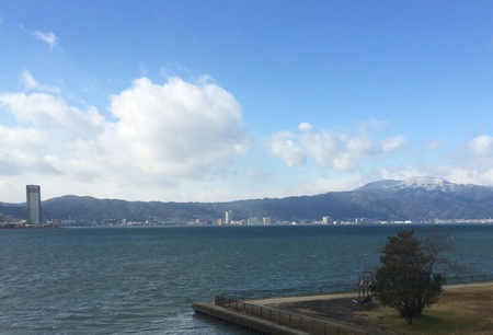 湖岸の風景