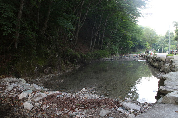 渓流つりキャン△ ナラ入沢渓流釣りキャンプ場