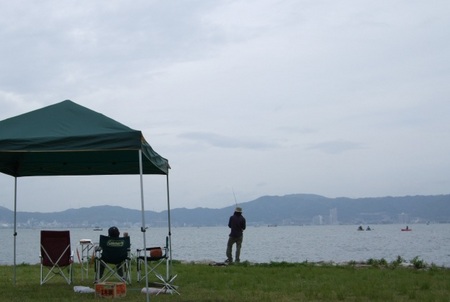 琵琶湖岸でBBQ