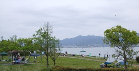 琵琶湖岸でBBQ