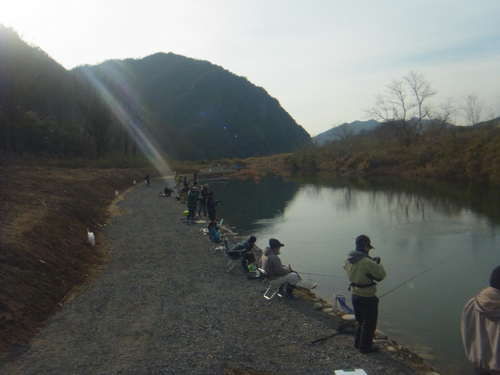 「日本ラインます釣り場」視察。