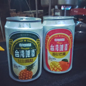 台湾ビールのパイナップル味とマンゴー味