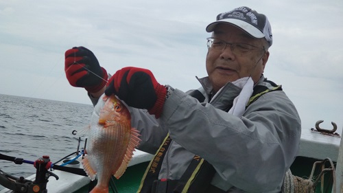 鯛ラバ便出てきました。大鯛ン・・・？。おおタラ(;´д｀)トホホ