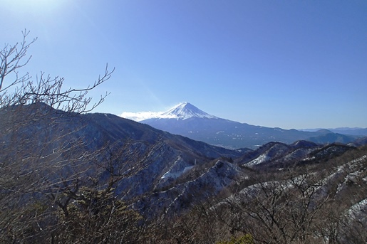 1月 雪の本社ヶ丸と清八山