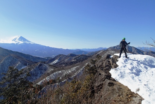 1月 雪の本社ヶ丸と清八山