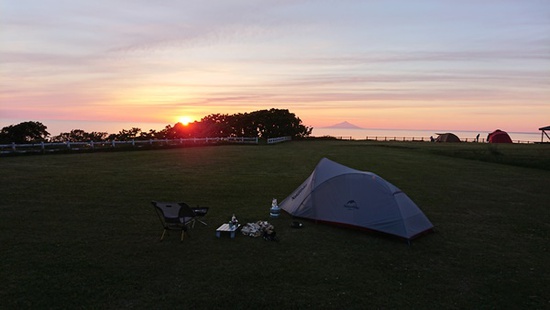 仕事終わりは夕日と利尻富士　大好きな岬でソロキャンプ　初山別村みさき台公園キャンプ場