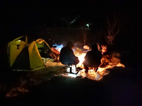 道北キャンパーやってます マイナス２０度の世界 ノー暖房で焚き火に集う男たち