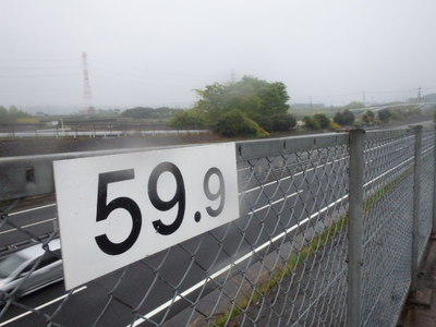 RUNING　の練習は高速道路の側道が　　いいみたい。。