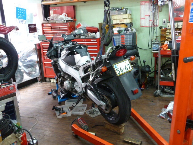 世田谷区のバイク屋モトアペックス:ヤマハ・YZF600Rサンダーキャット Rサス交換