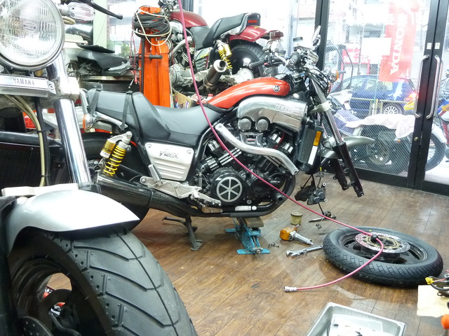 V-MAX　ガンガン曲がれる　峠や首都高本気で攻める