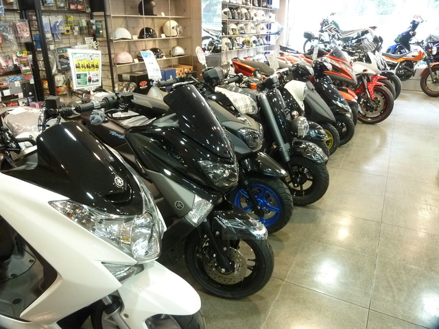 ヤマハ　XSR900　本日は外回りしていました。