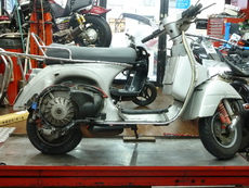 ベスパ　PX２００　セルモーター　交換