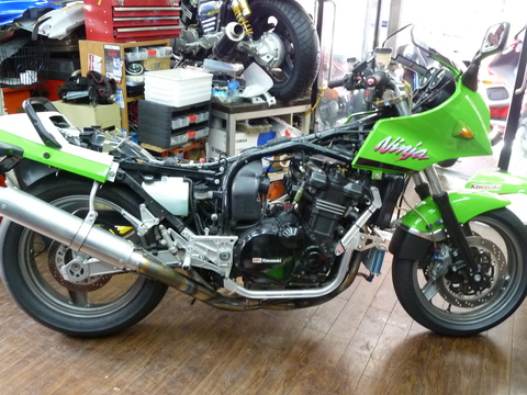 KAWASAKI  GPZ900R