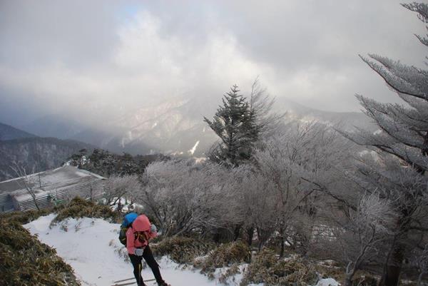 新雪の剣山