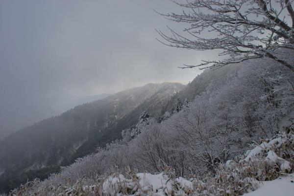 新雪の剣山