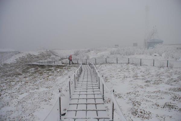 新雪の剣山