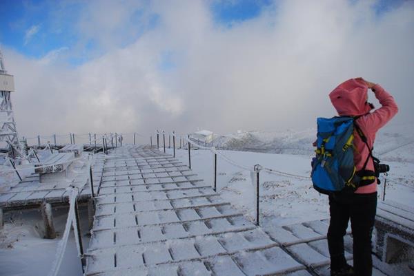 新雪の剣山