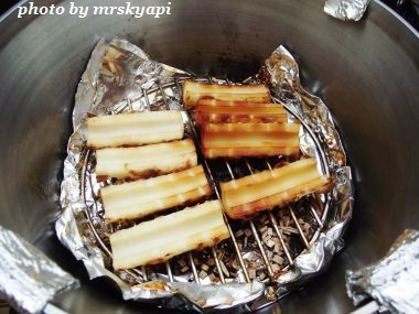 キャンプ場の朝、自慢のキッチンにほくそ笑む
