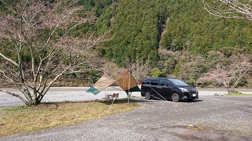 本降りの中　車中泊キャンプ　3月27日