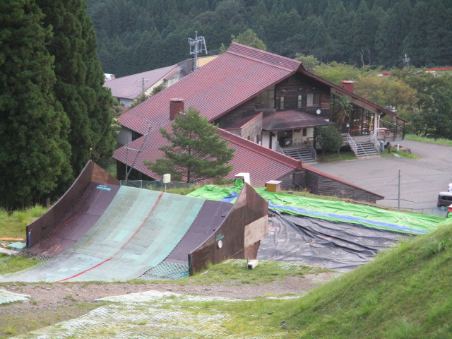 おおやキャンプ場でウォータージャンプ　③