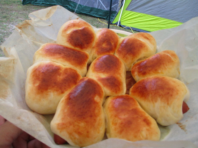 3組で野呂山キャンプ場　朝はダッチでパン　⑤