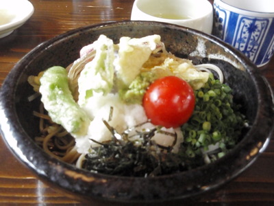 川でキャンプ