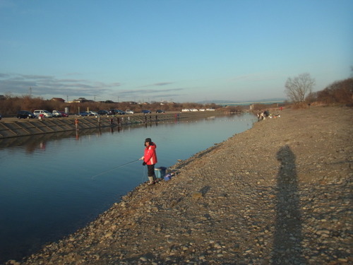 「北方ます釣り場」　平日で空いてましたが　　その１